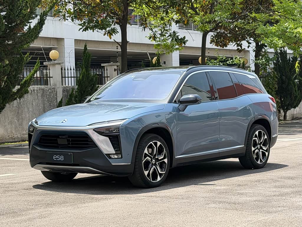 NIO ES8