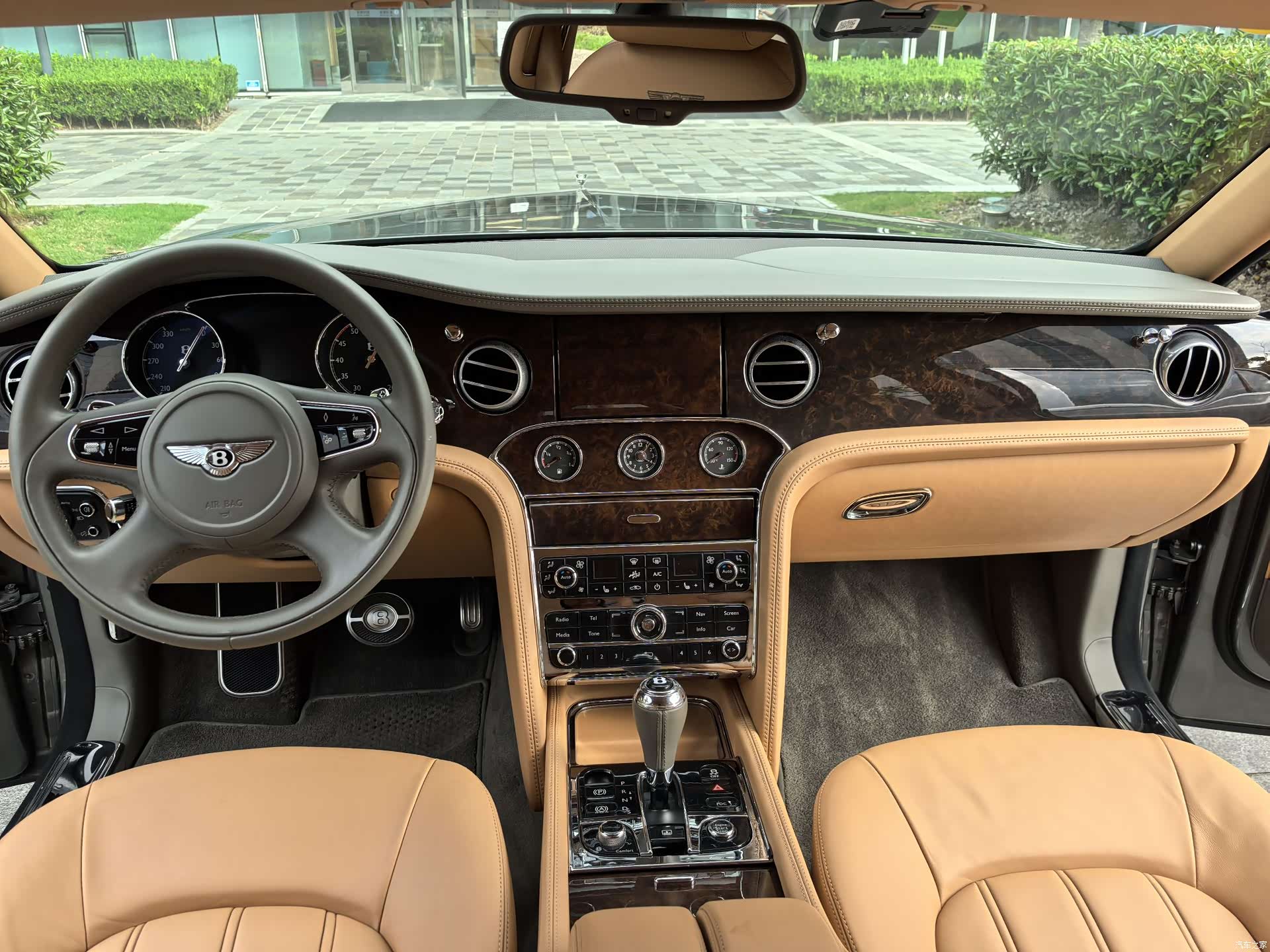 Bentley Mulsanne, 2015 42