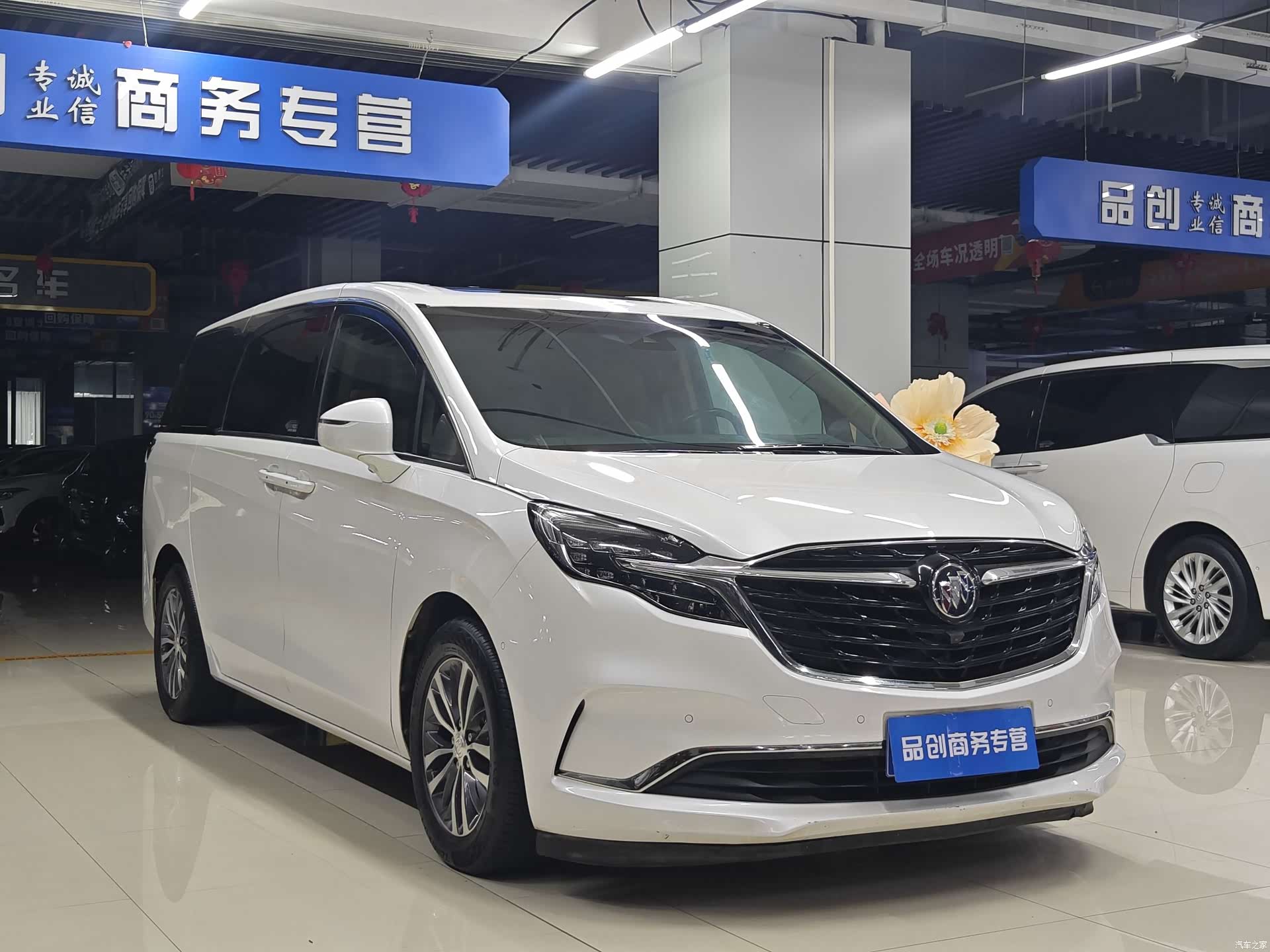 Buick GL8, 2020 3