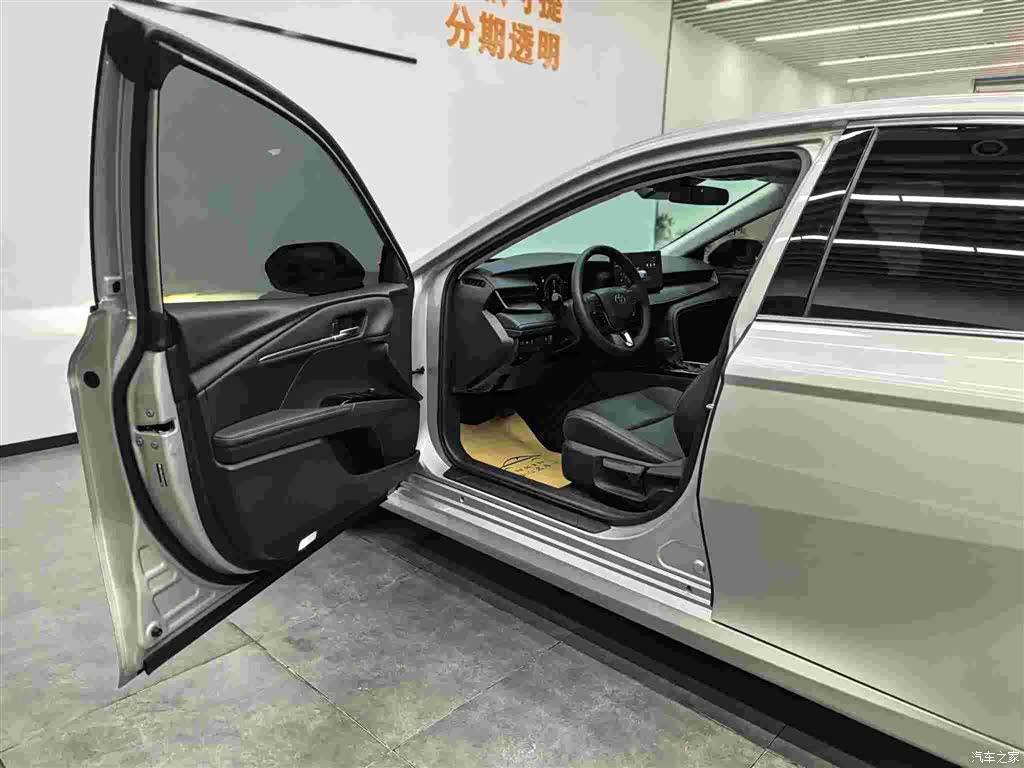 Toyota Camry, 2025 6