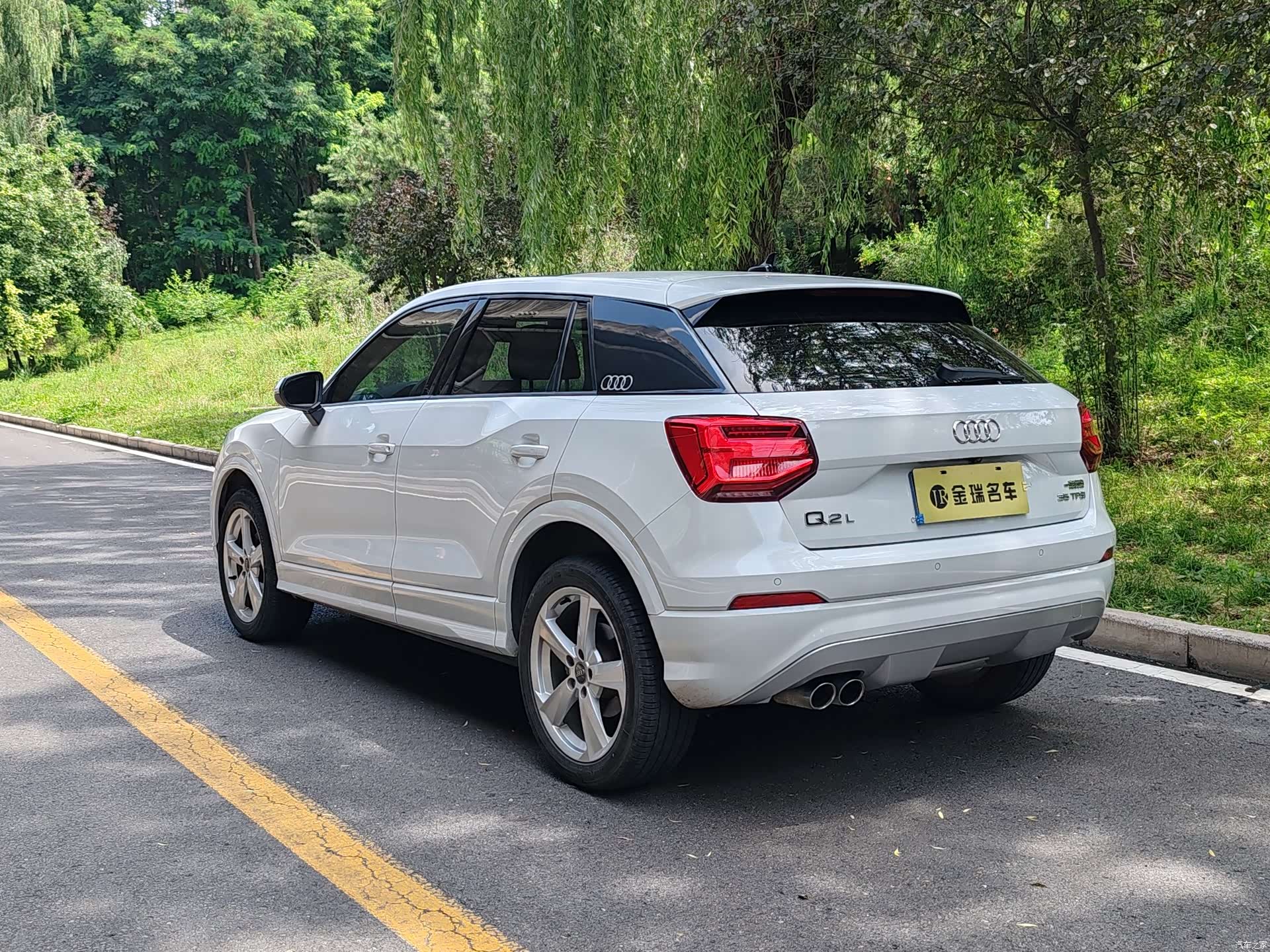 Audi Q2L, 2018 12