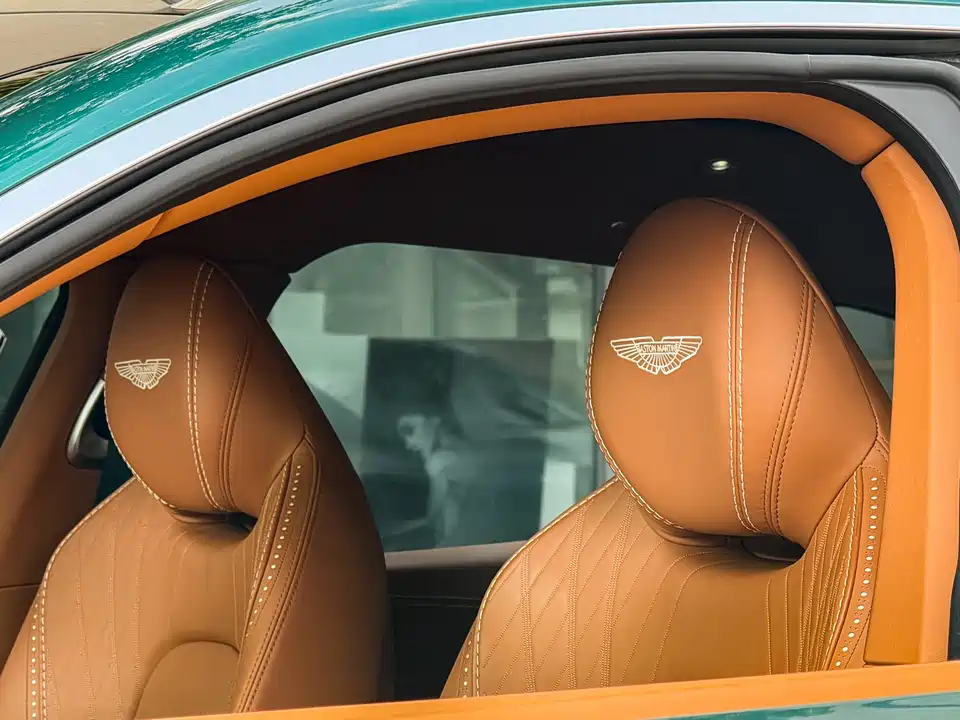 Aston Martin DBX Aston Martin DBX