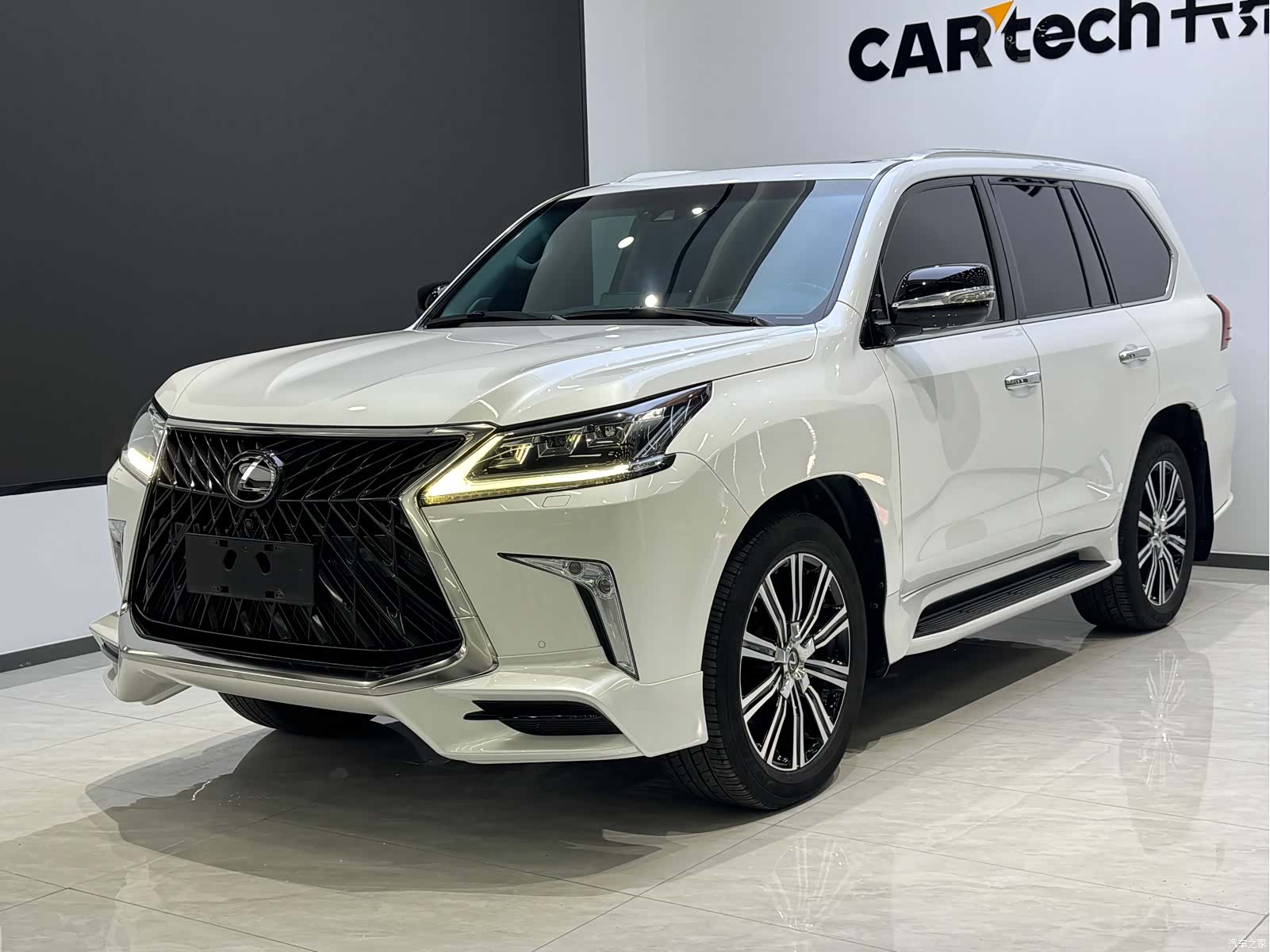 Lexus LX, 2019 1