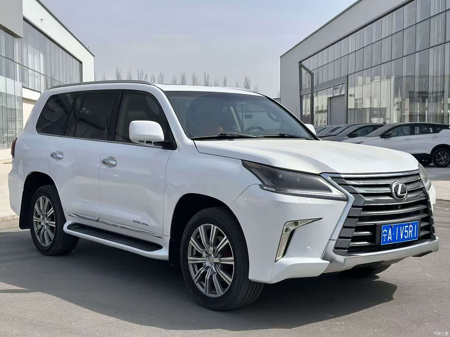 Lexus LX, 2011 3