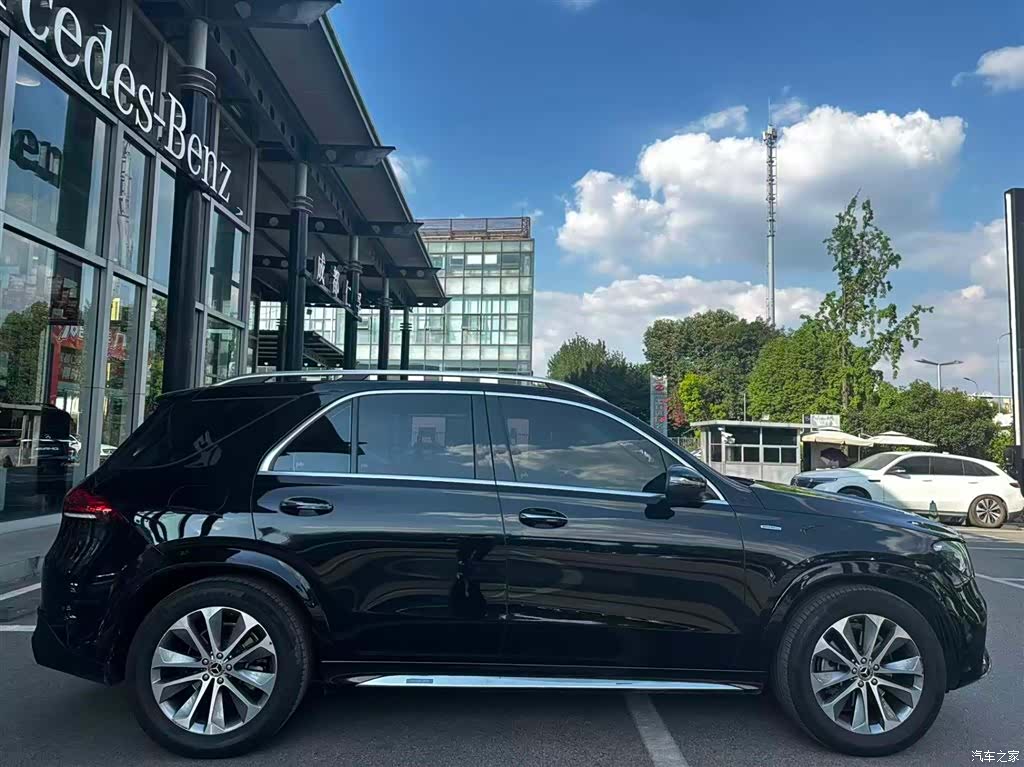 Mercedes-Benz GLE, 2023 все фото