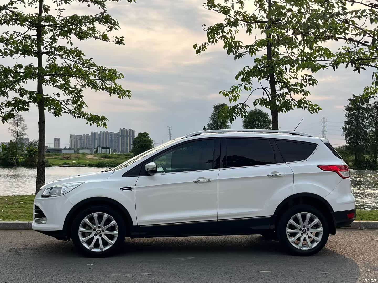 Ford Kuga, 2014 3