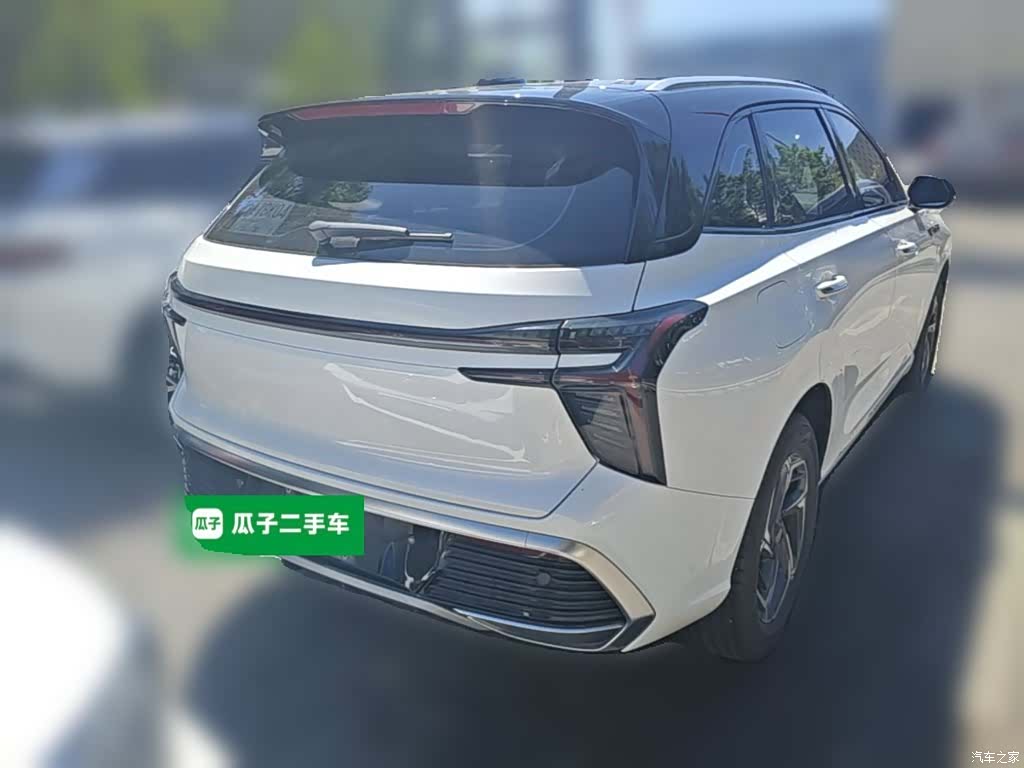 Hongqi HS3, 2024 12