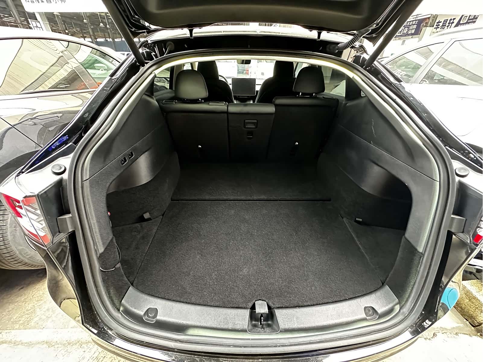 Tesla Model Y, 2023 18