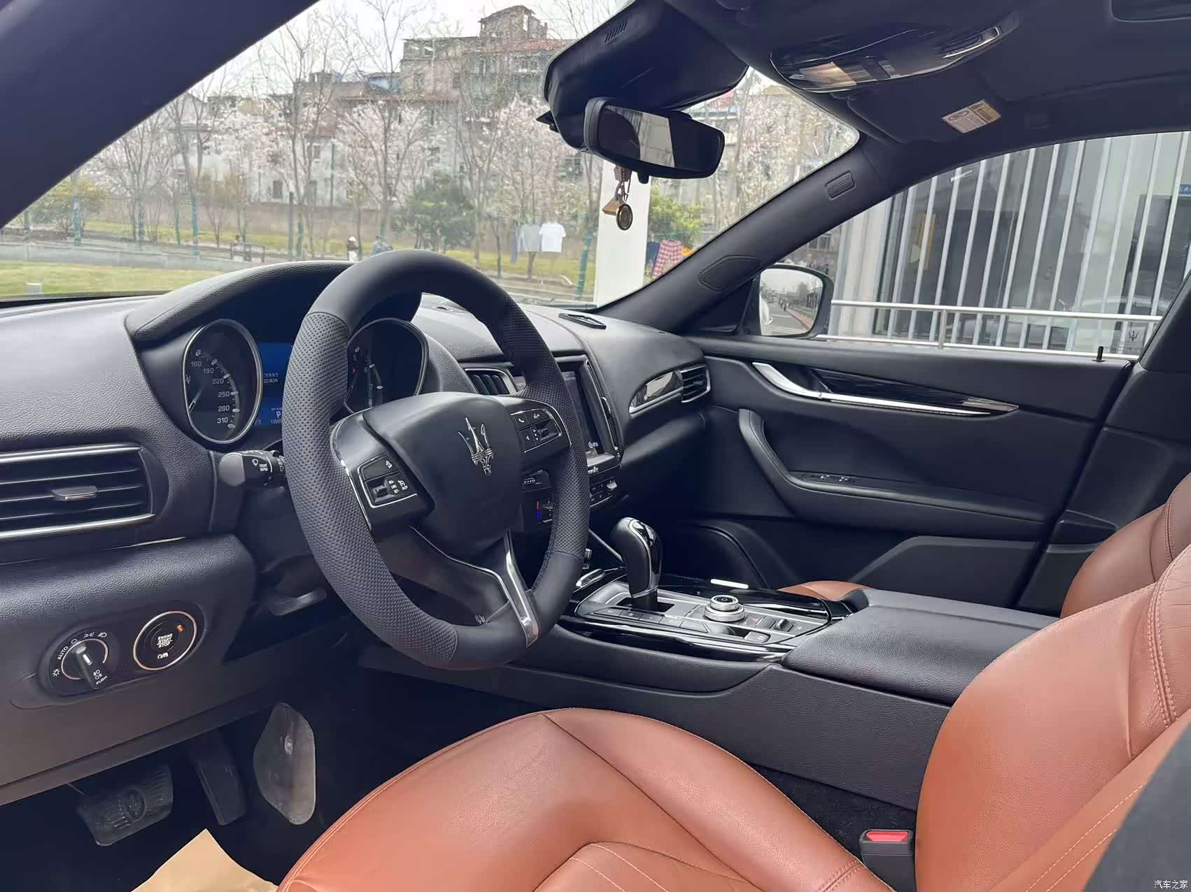 Maserati Levante, 2018 11