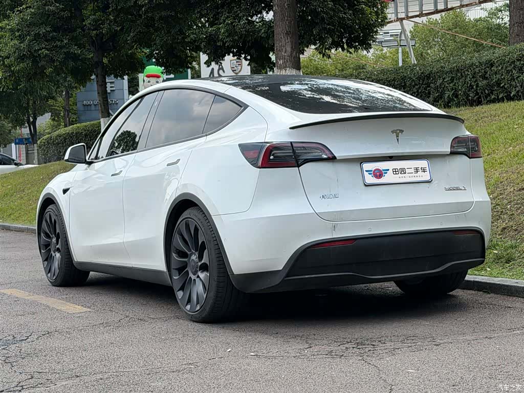 Tesla Model Y, 2023 4