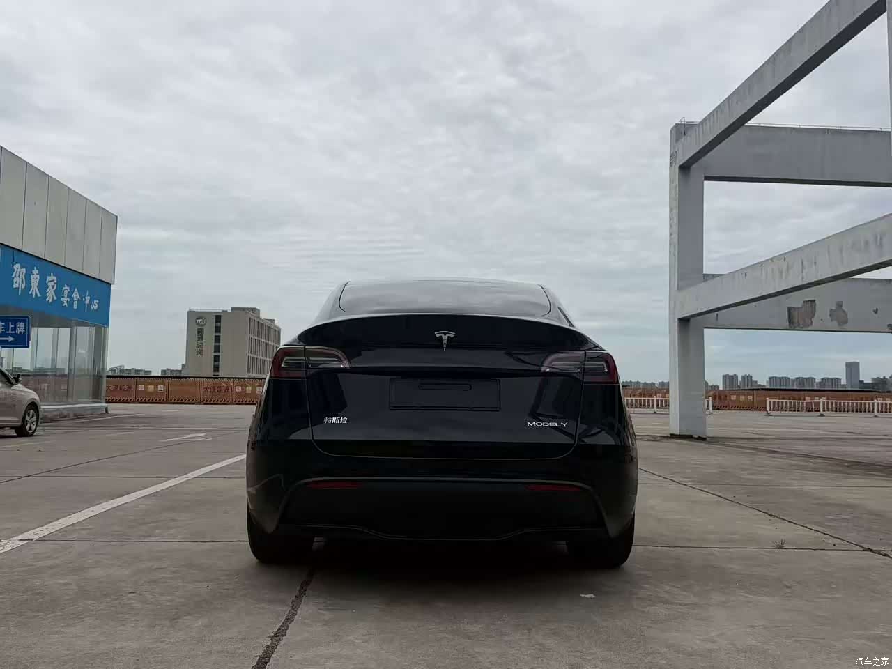 Tesla Model Y, 2023 8