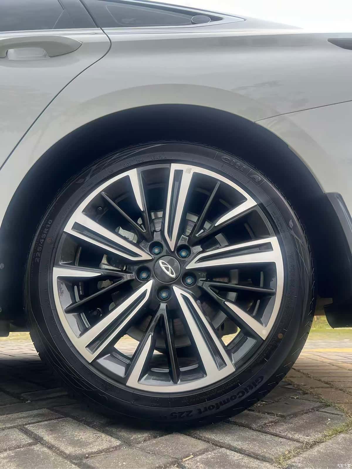 Chery Arrizo 8, 2025 13