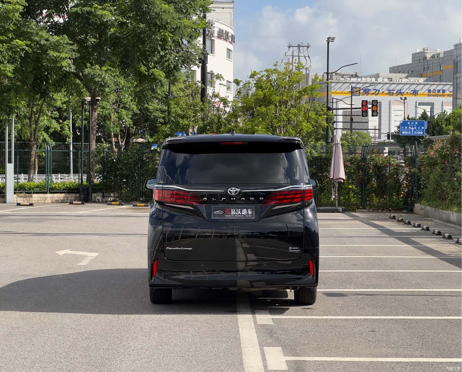 Toyota Alphard, 2024 4
