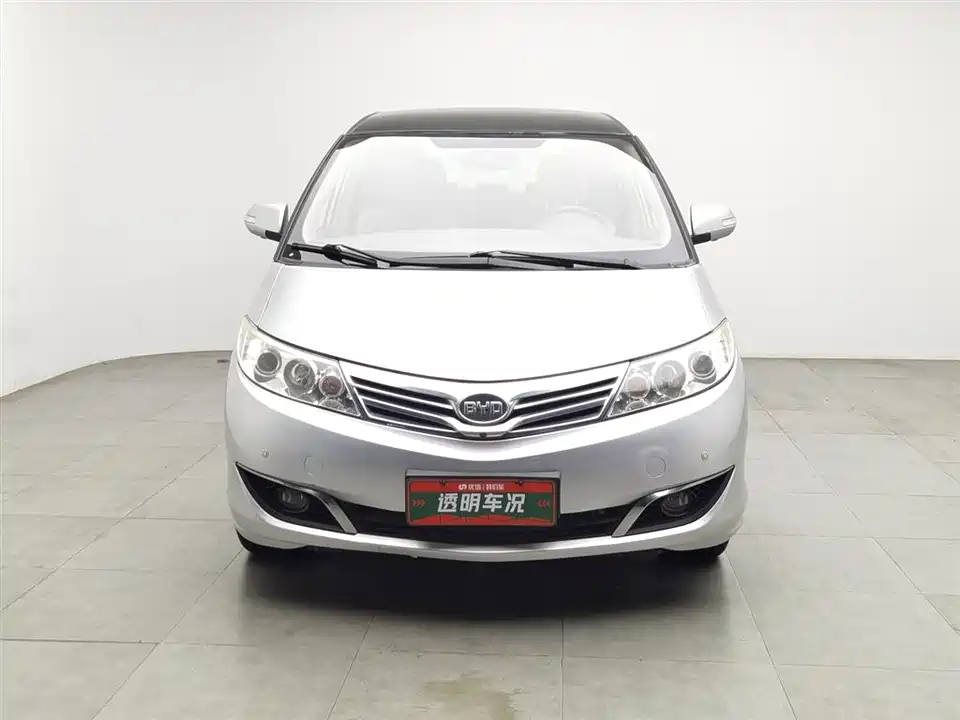 BYD M6