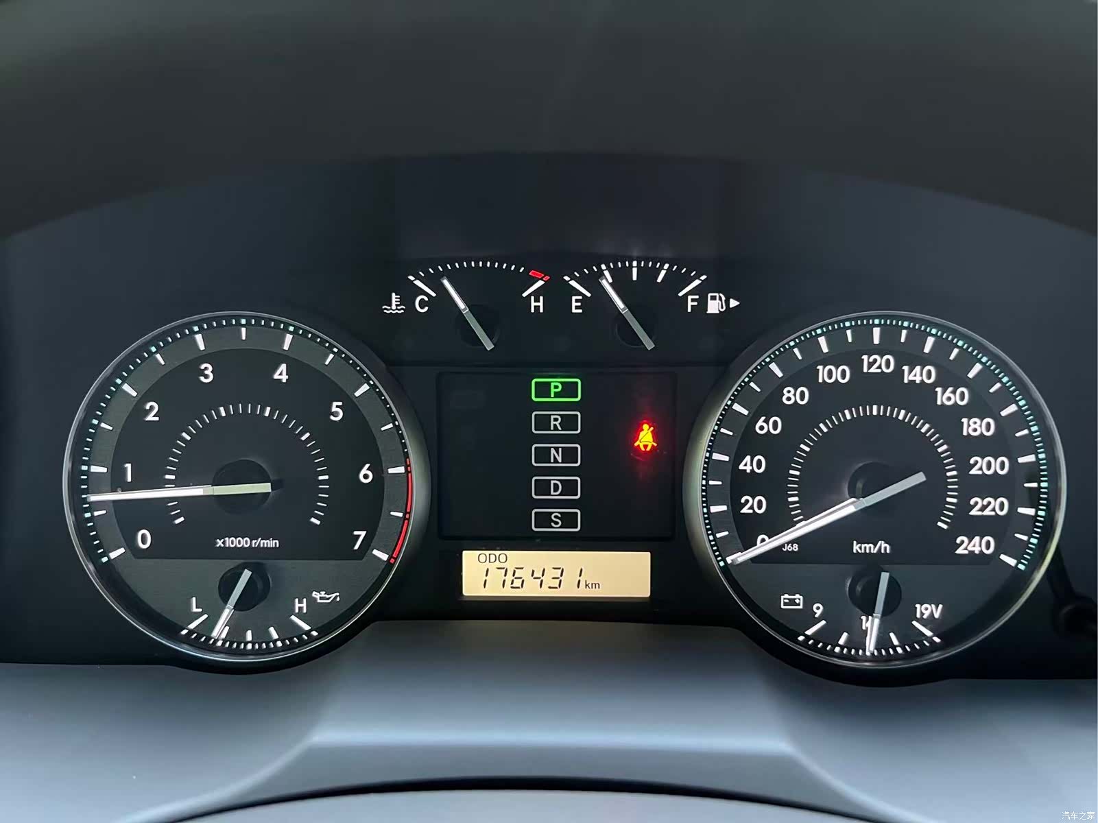 Toyota Land Cruiser, 2015 6