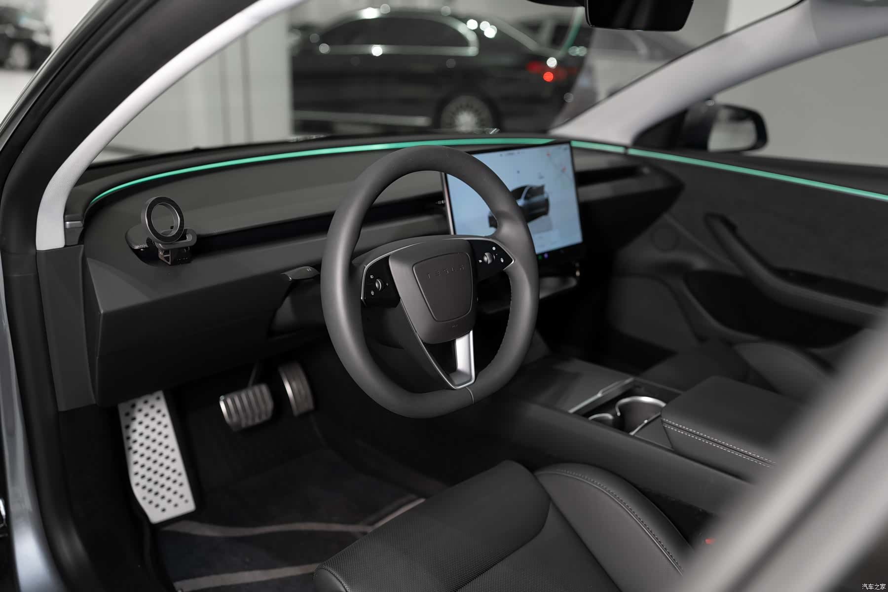 Tesla Model 3, 2025 11