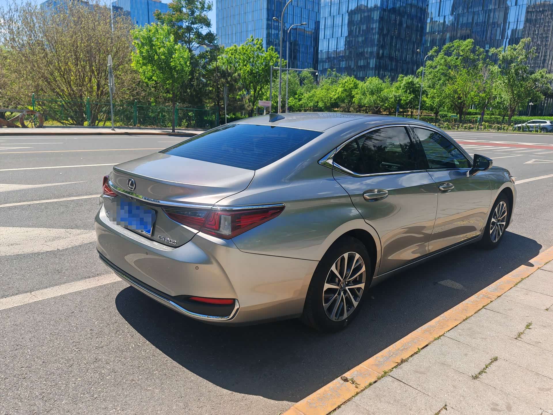 Lexus ES, 2024 4