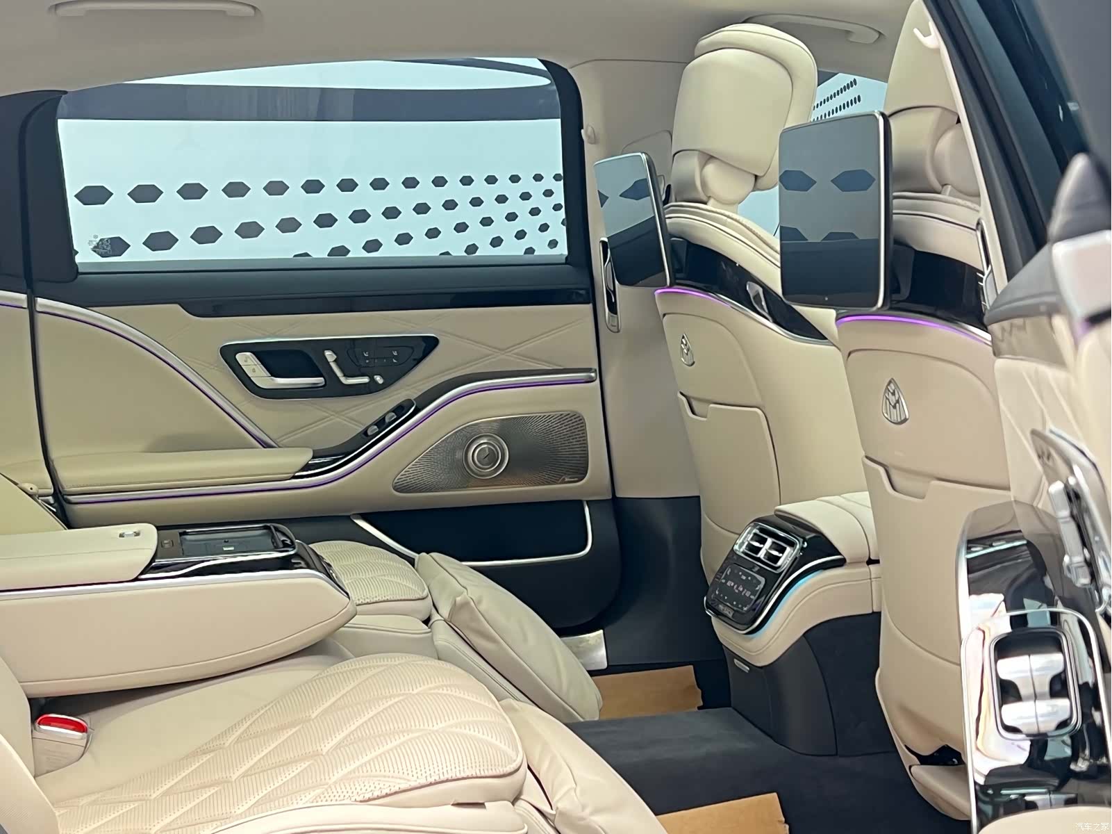 Maybach S-Class, 2023 11