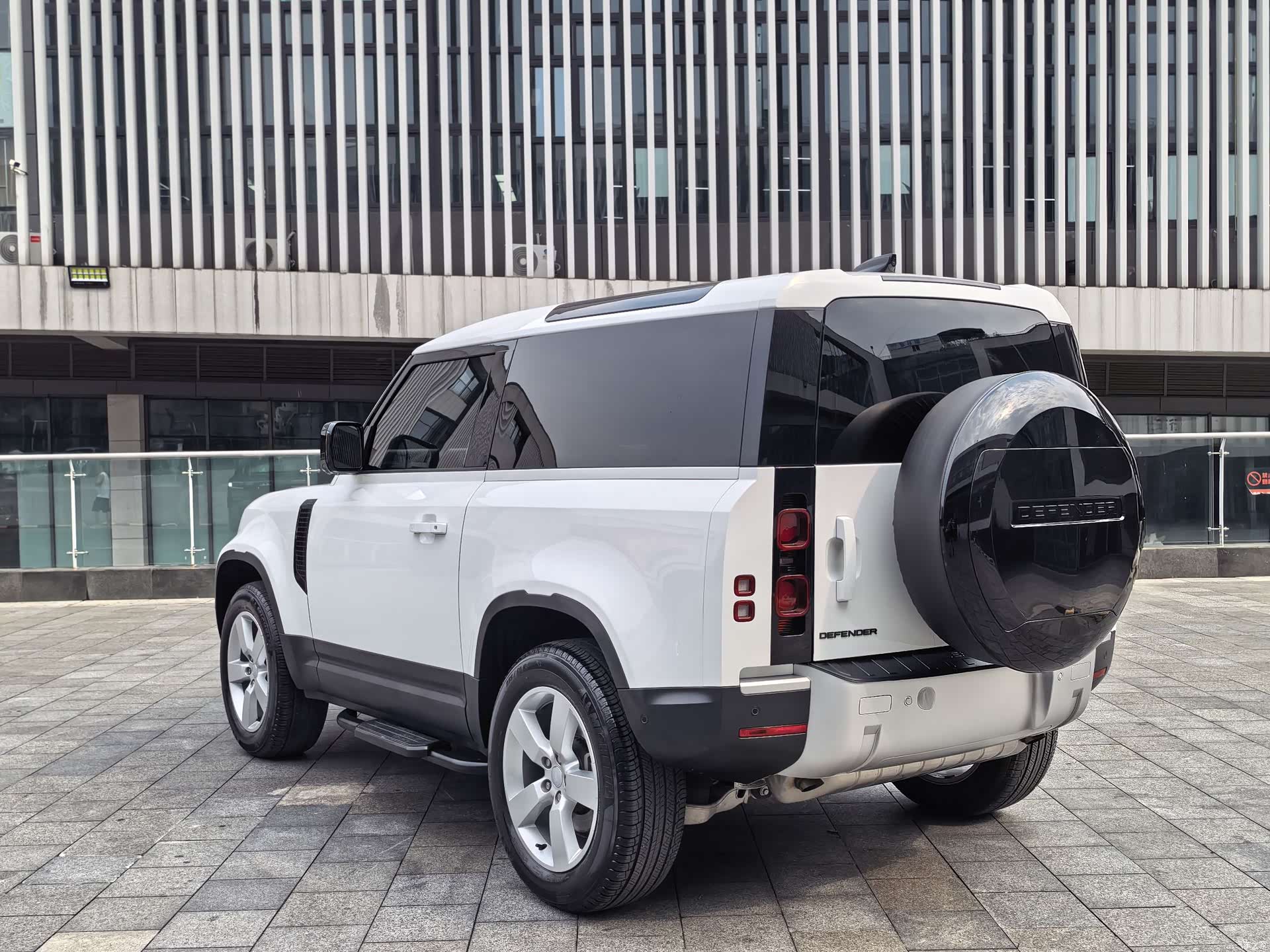 Land Rover Defender, 2025 16