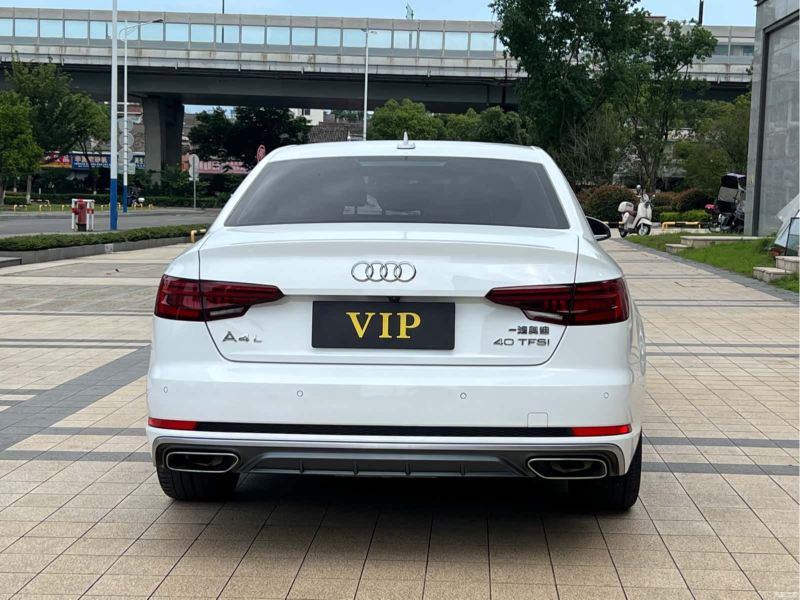 Audi A4L, 2019 все фото