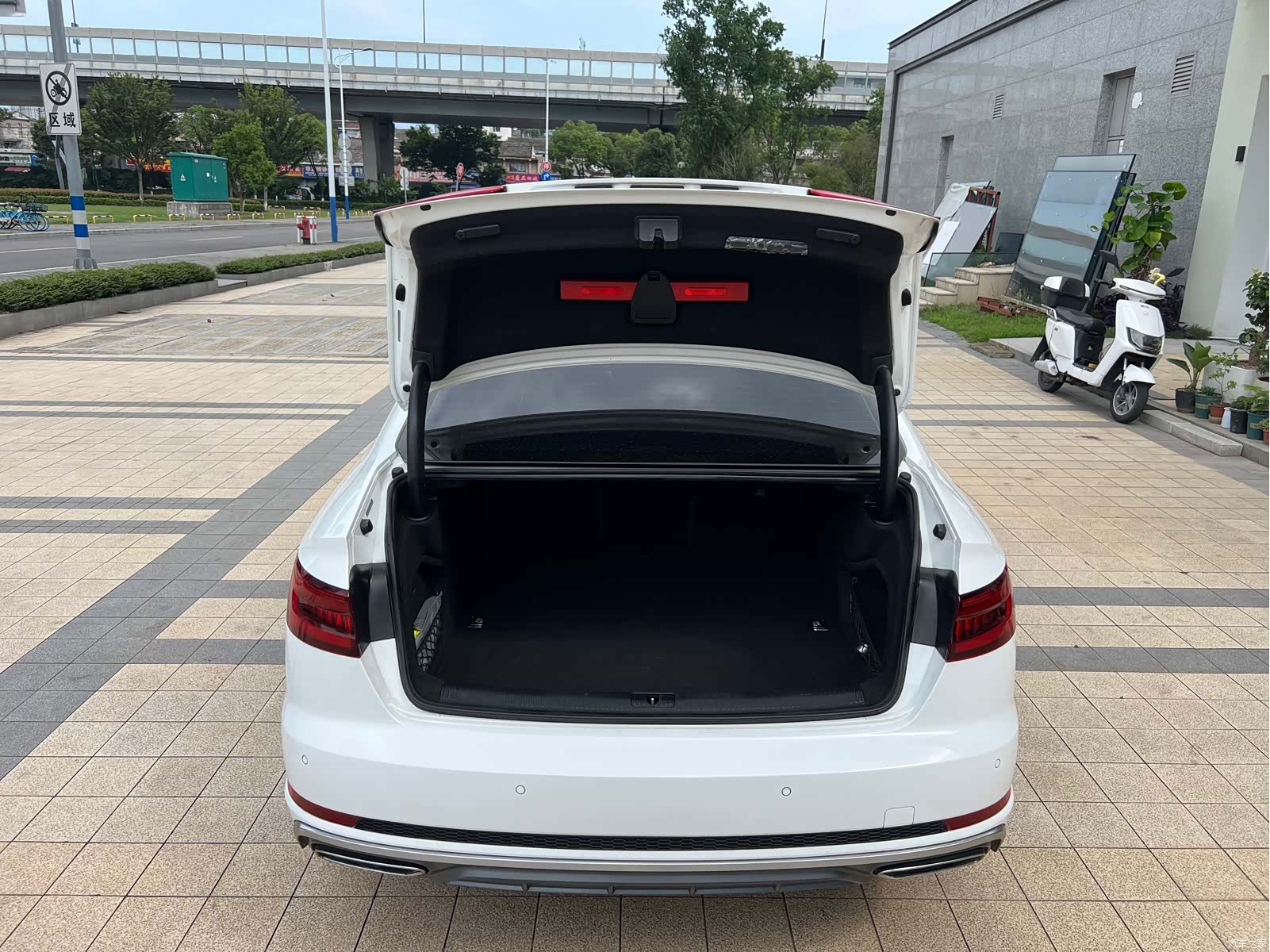 Audi A4L, 2019 18
