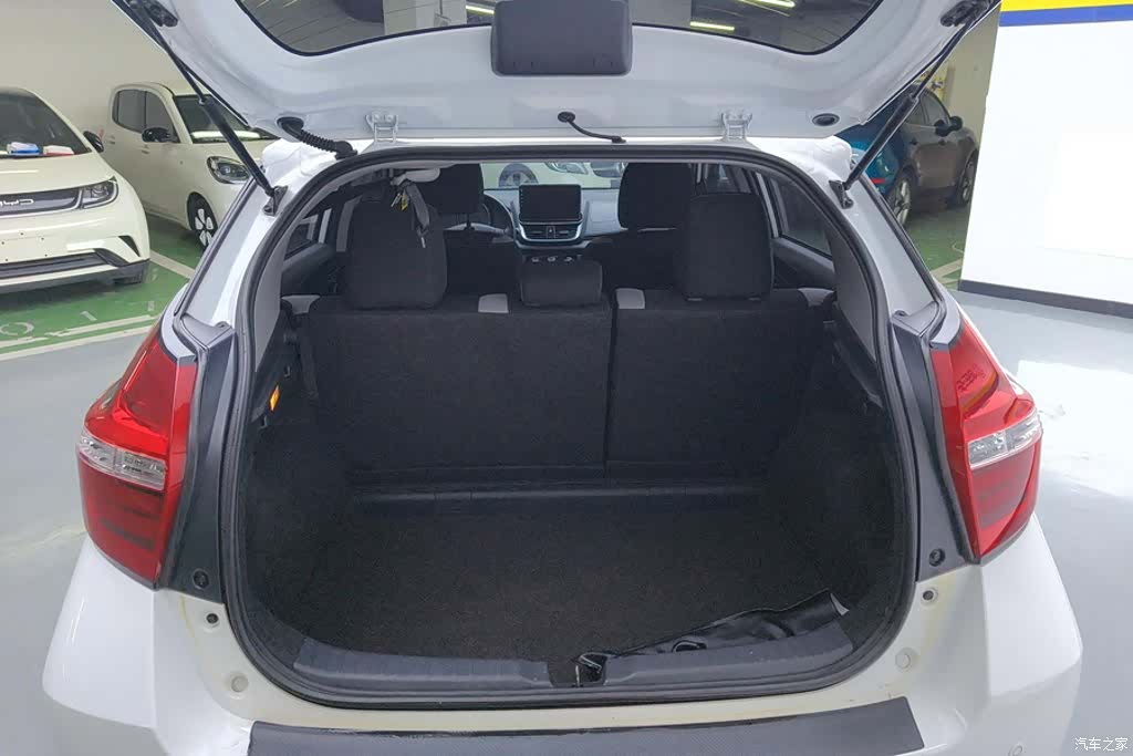 Toyota YARiS L, 2021 4