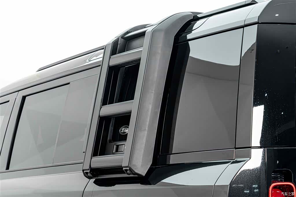 Land Rover Defender, 2024 11