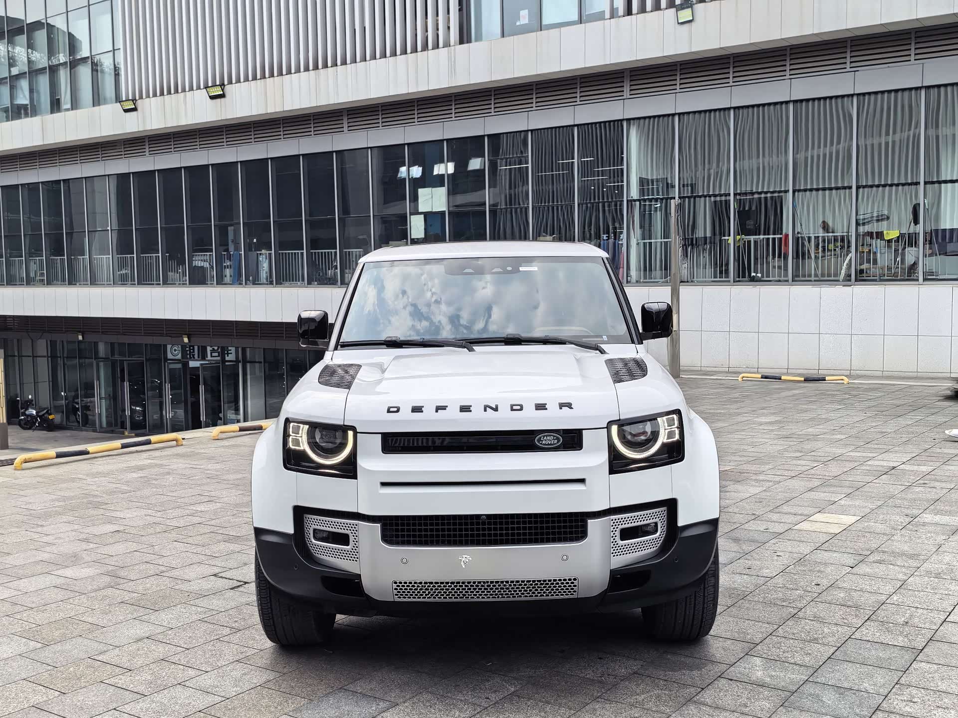 Land Rover Defender, 2025 2