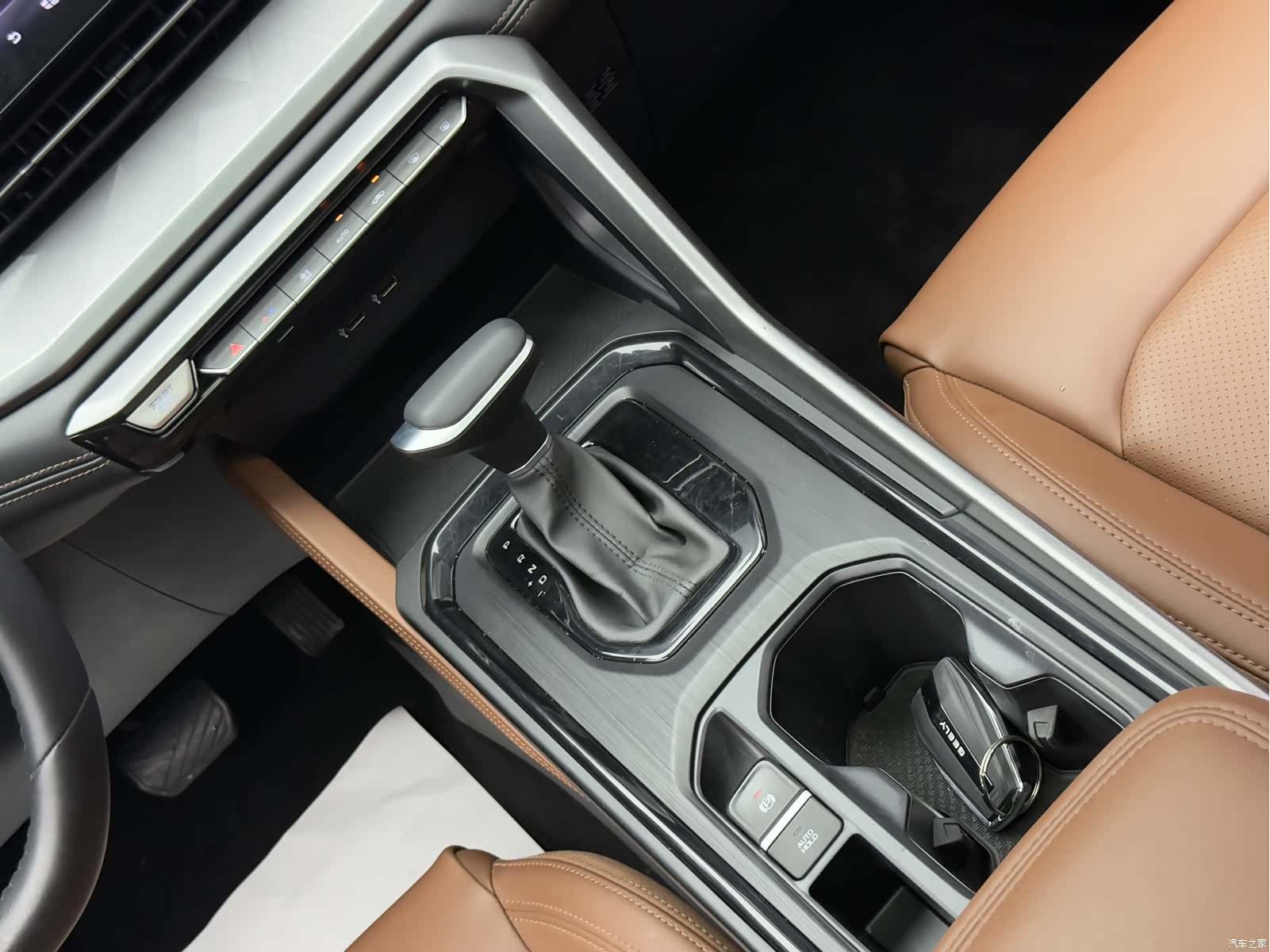 Geely X6, 2022 18