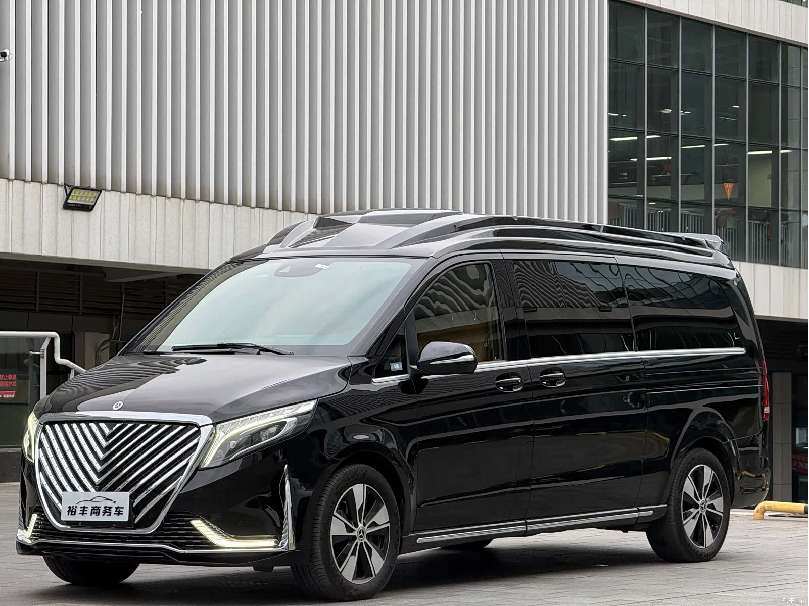 Mercedes-Benz V-Class, 2023 1