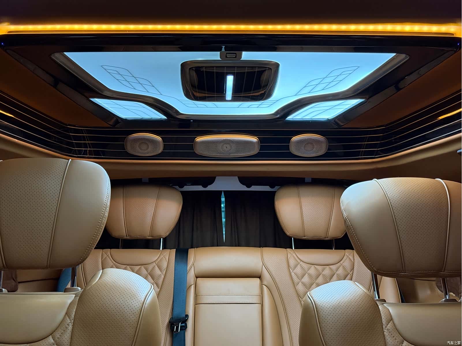Mercedes-Benz V-Class, 2023 18