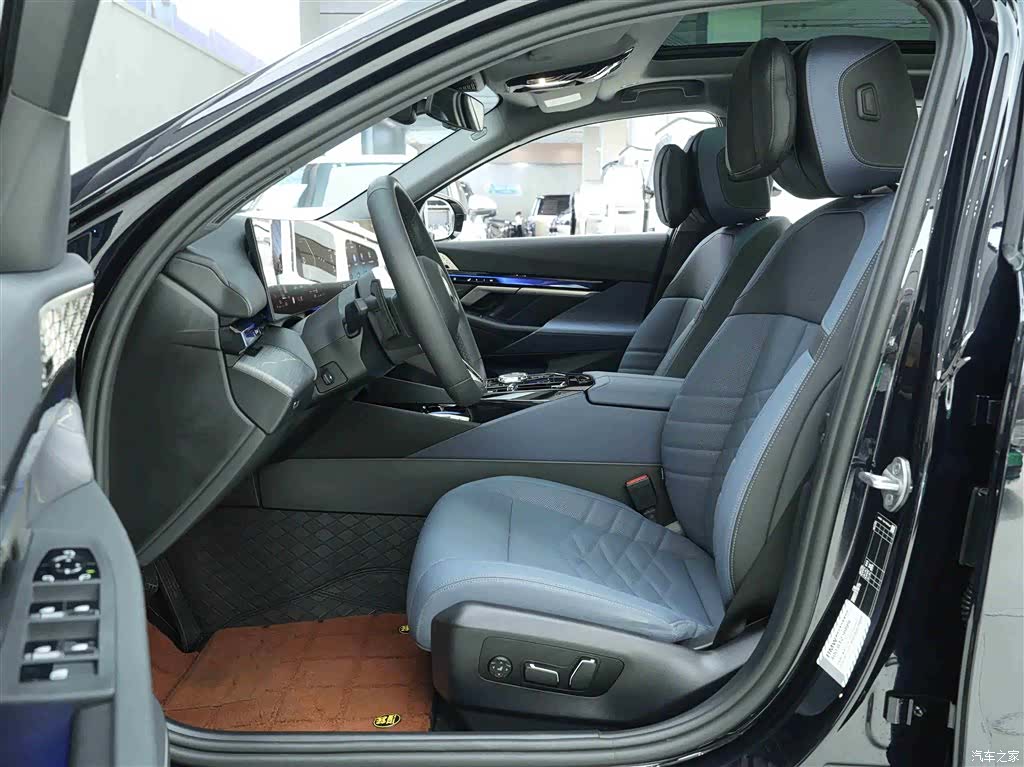 BMW 5 Series, 2025 11