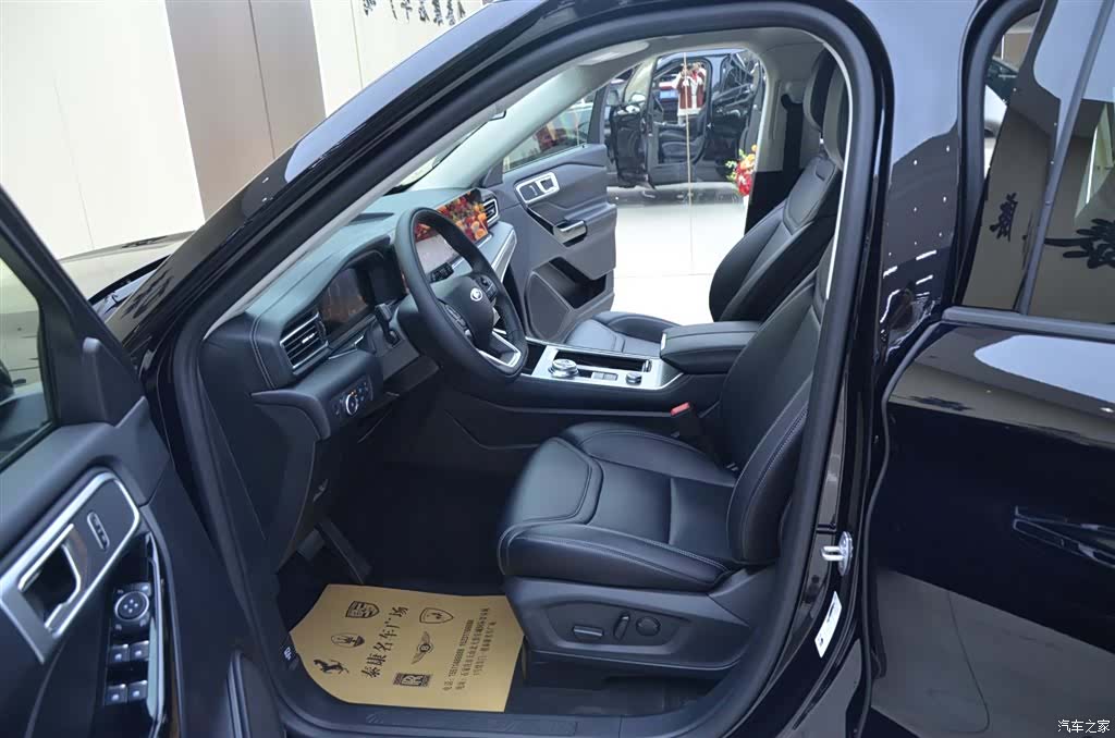 Ford Explorer, 2025 4
