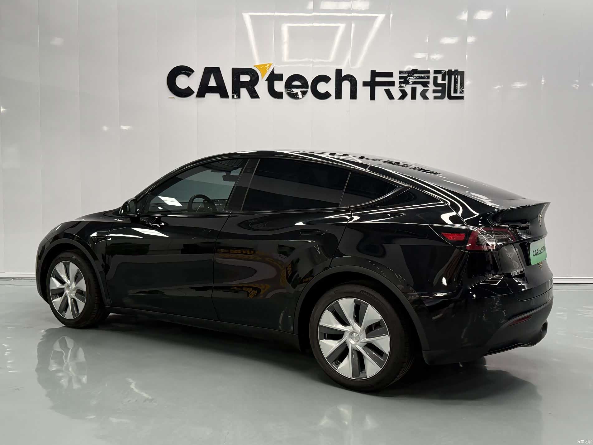 Tesla Model Y, 2023 17