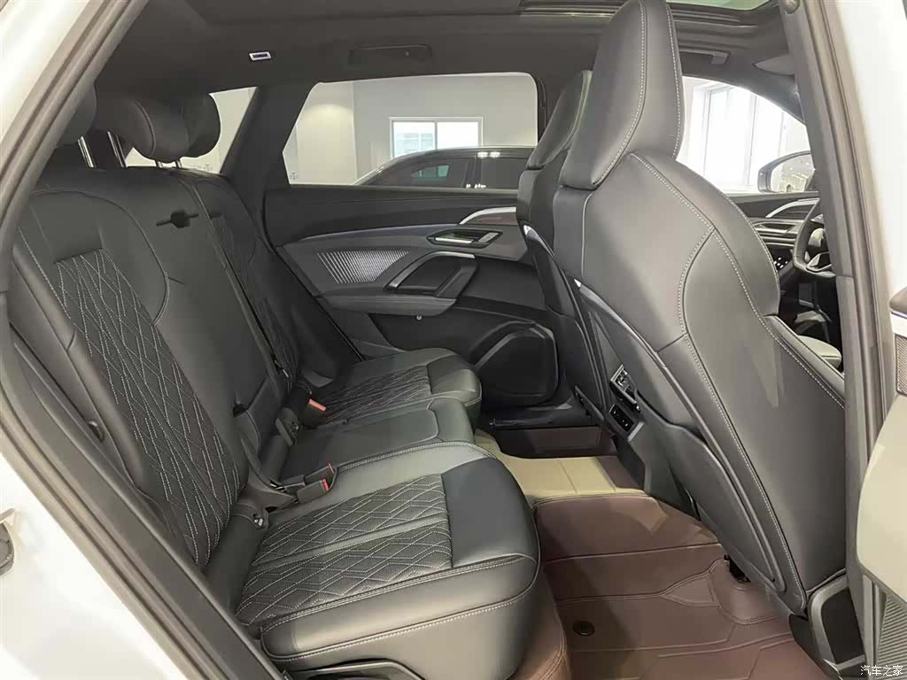 Audi Q5L, 2026 8