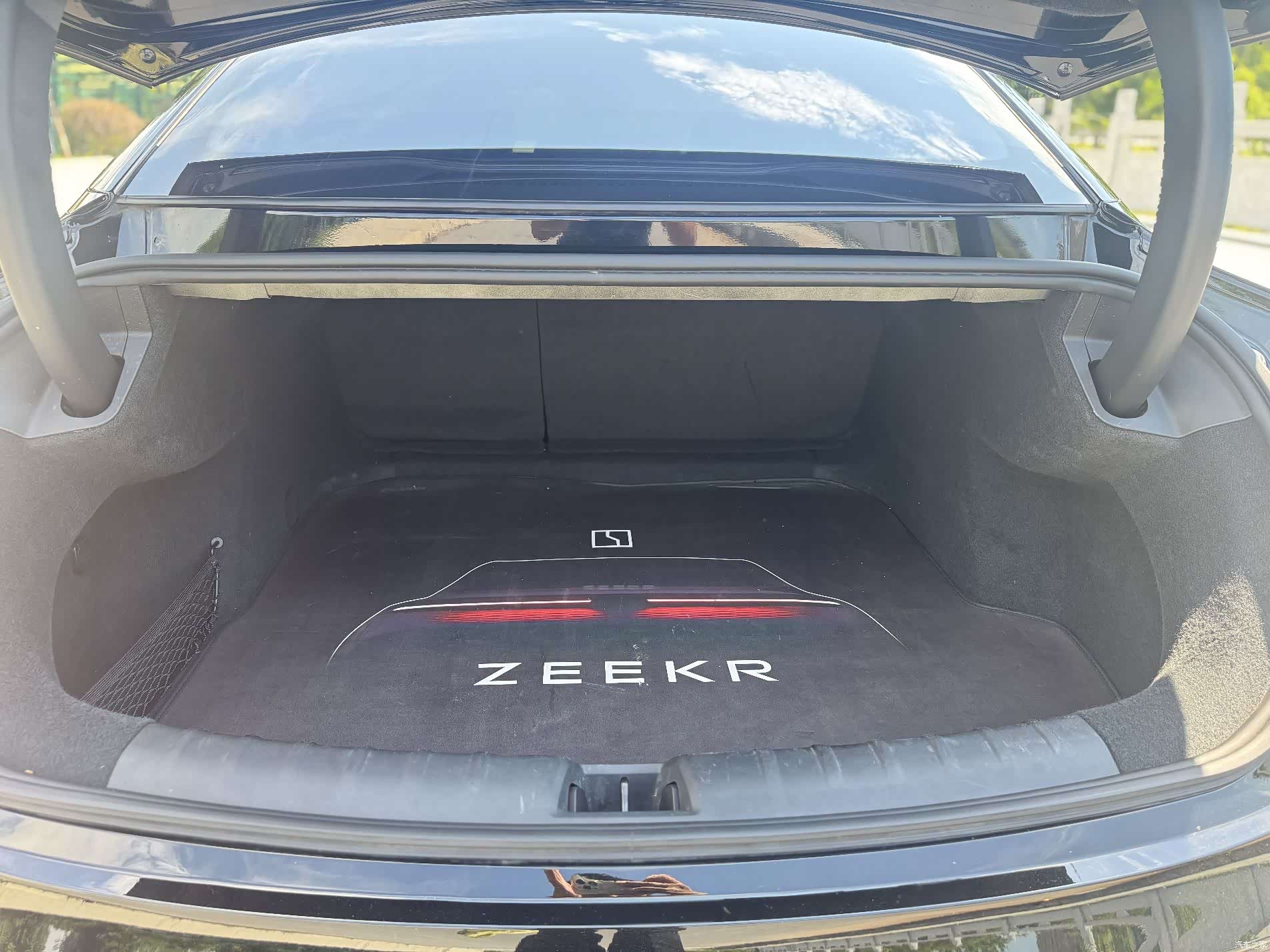 Zeekr 007, 2024 11