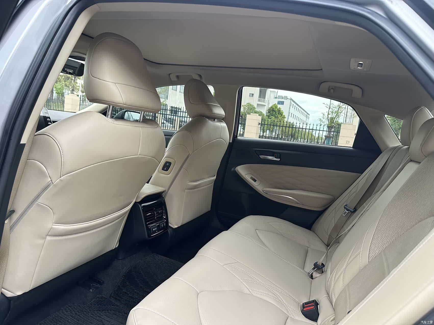 Toyota Avalon, 2019 все фото