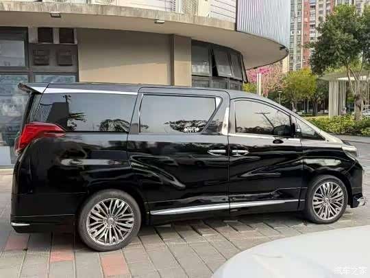 Toyota Alphard, 2011 4