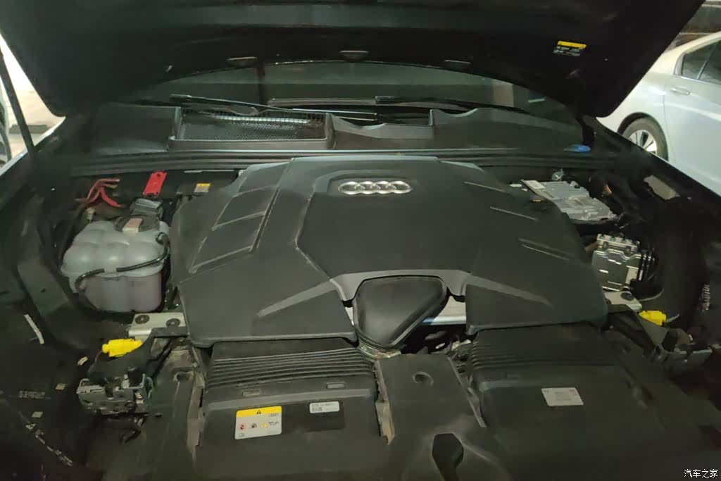 Audi Q7, 2023 10