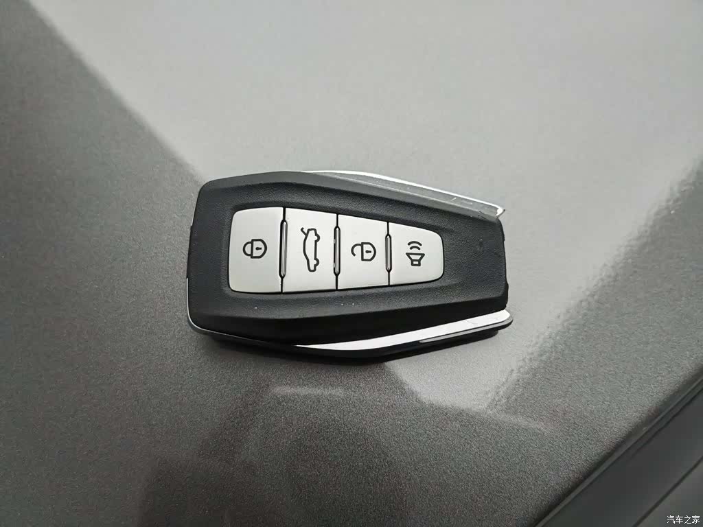 Geely Emgrand, 2022 19