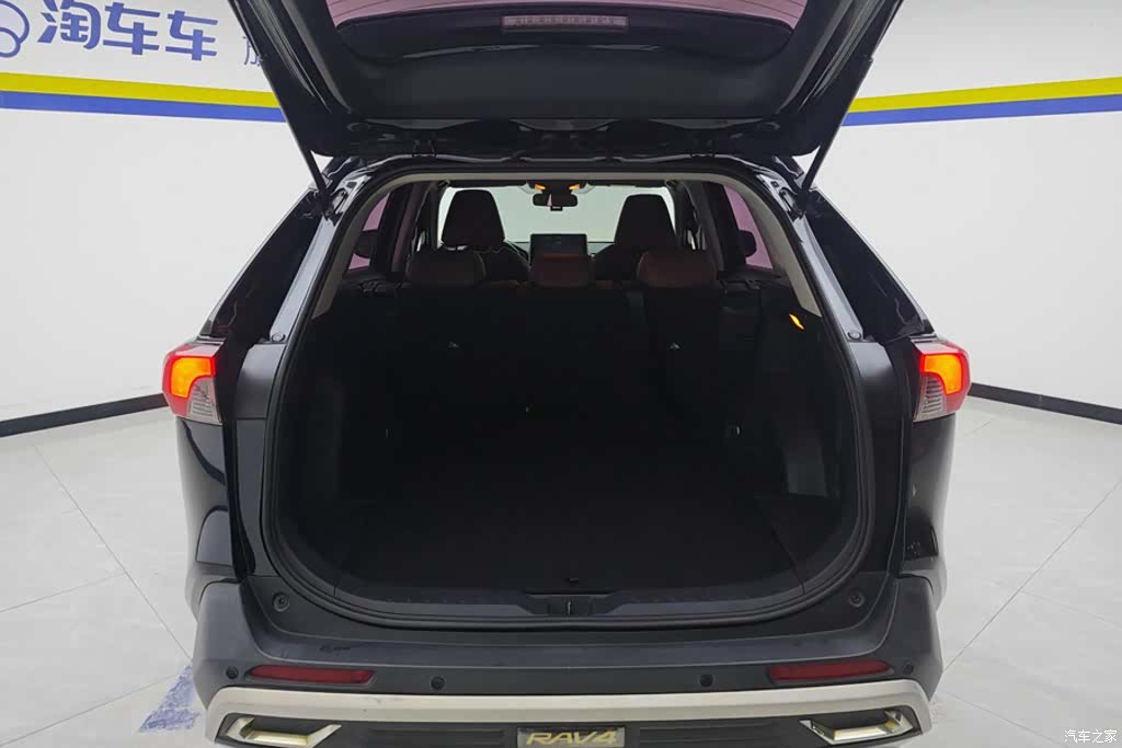 Toyota RAV4, 2020 4