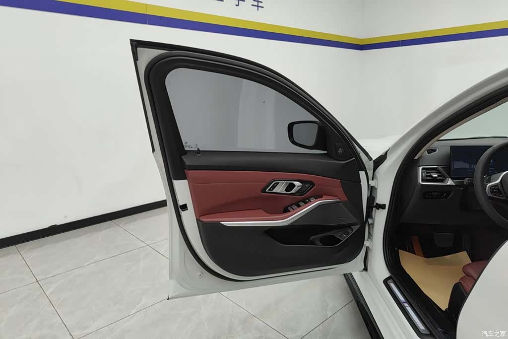 BMW 3 Series, 2024 7
