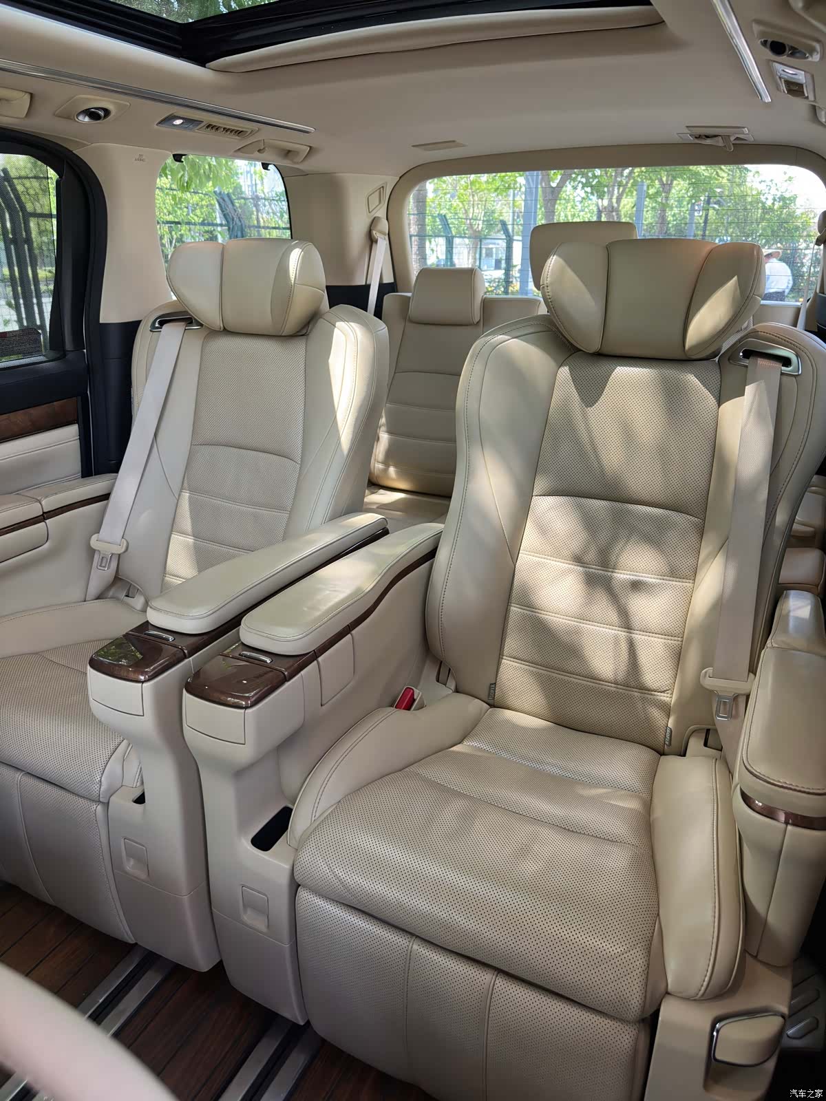 Toyota Alphard, 2017 26