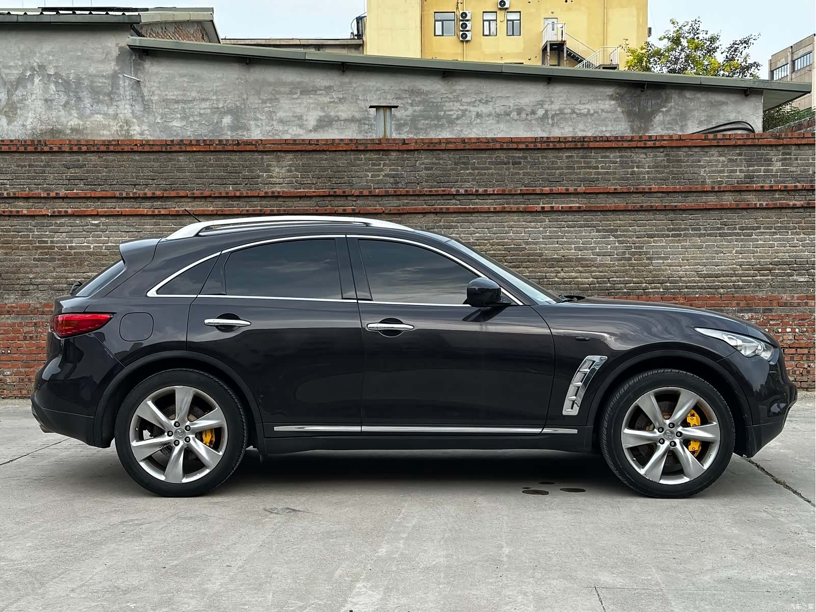 Infiniti FX35, 2012 4