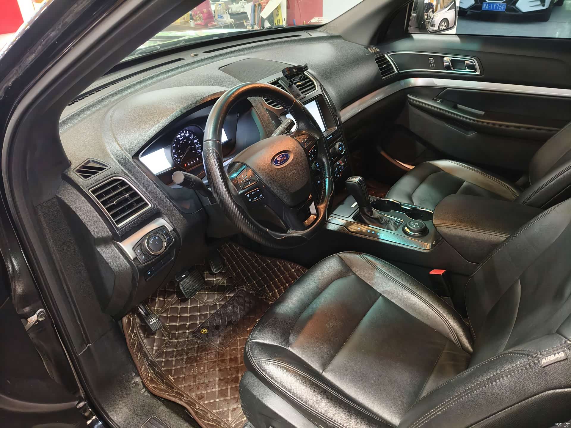 Ford Explorer, 2016 18