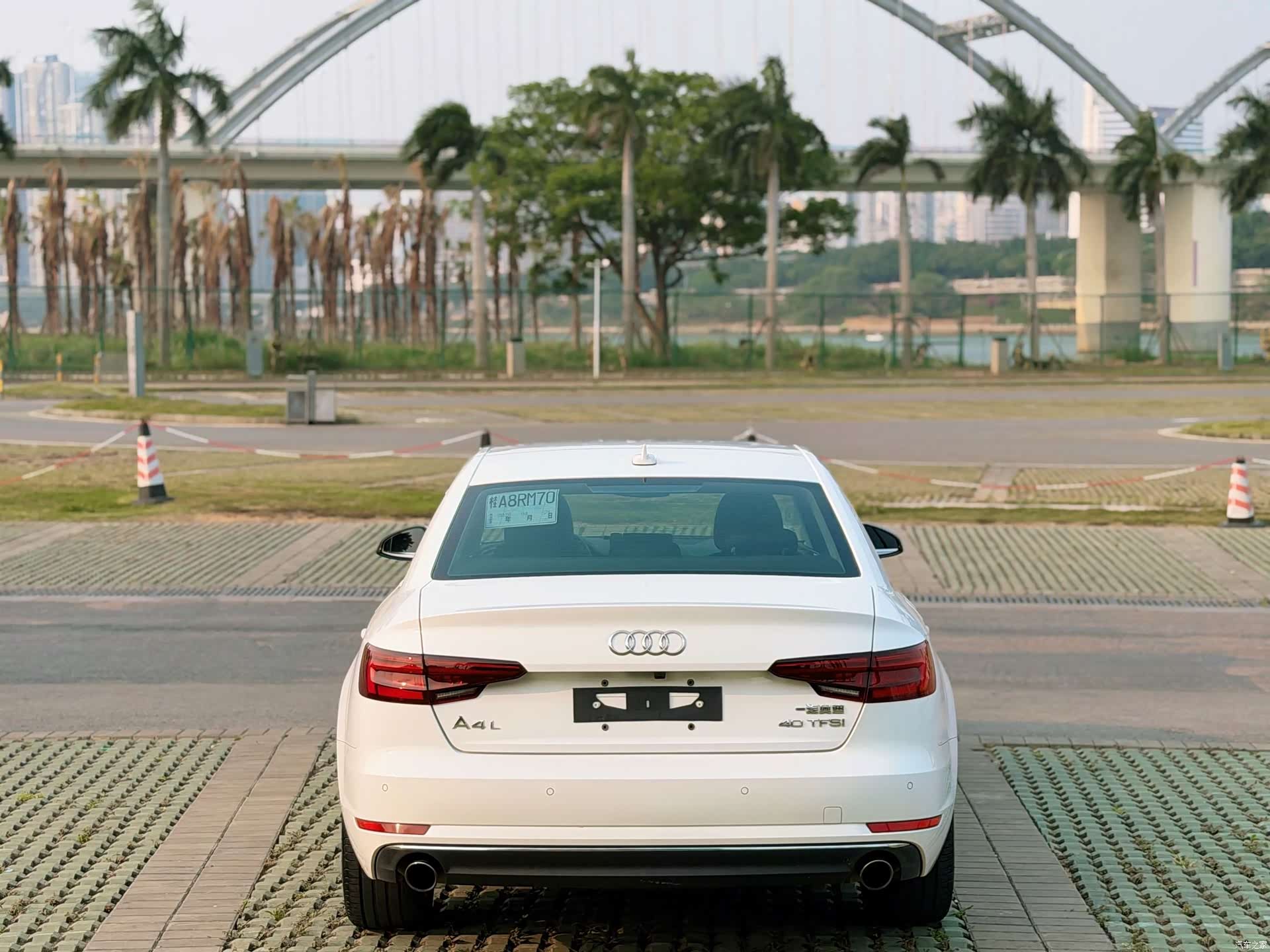 Audi A4L, 2018 все фото