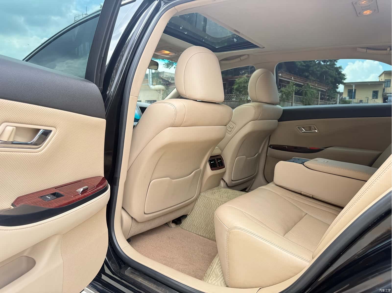 Toyota Crown, 2013 6