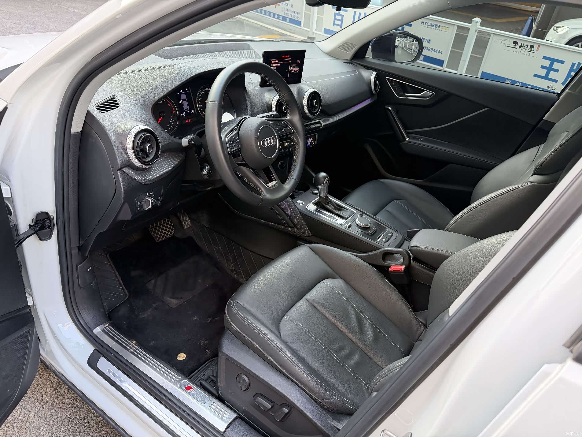 Audi Q2L, 2023 все фото