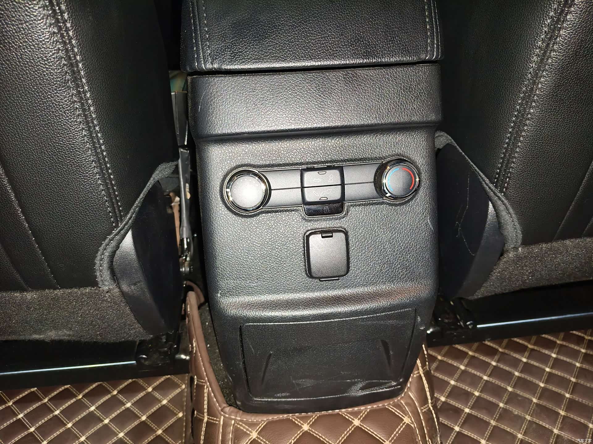 Ford Explorer, 2016 16