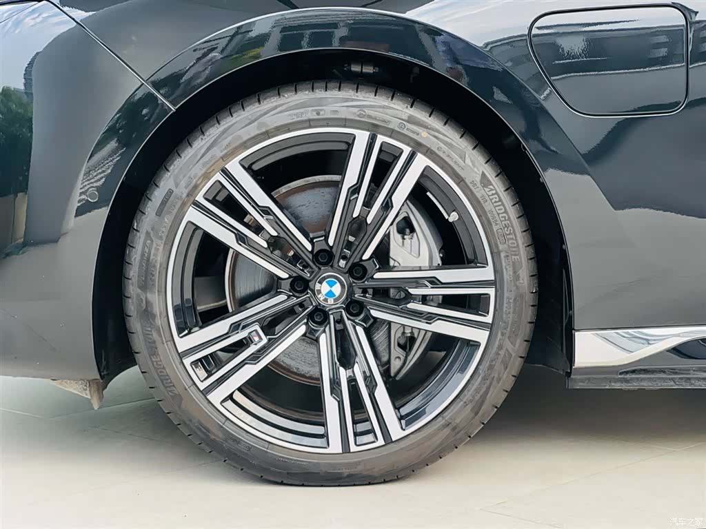 BMW i7, 2023 7